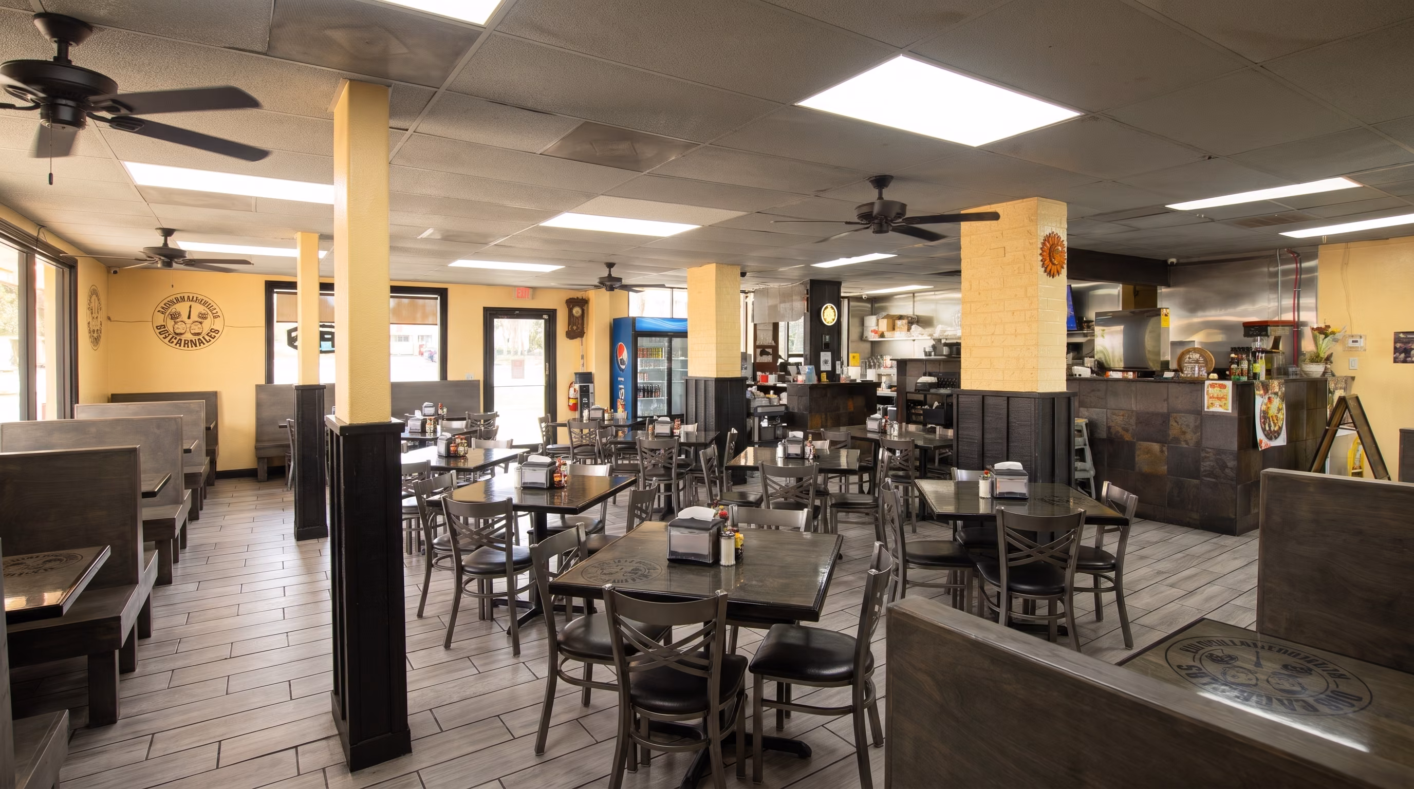 Tacos Dos Carnales dining room